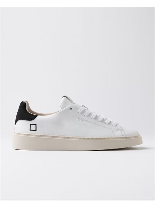 Sneakers bassa in pelle colore bianco.